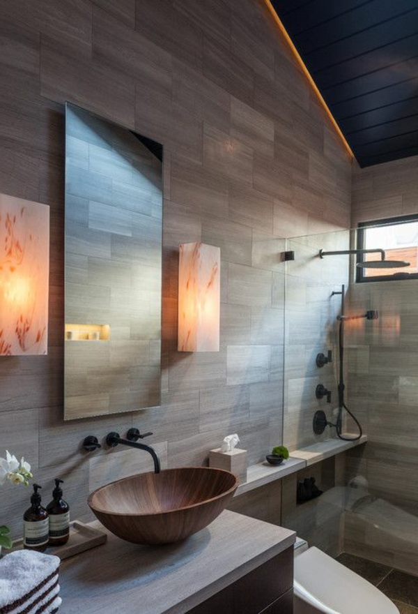 salle-de-bains-grise-une-vasque-bronzée-éclairage-unique-et-miroir-rectangulaire