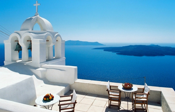 santorini-greece-photo-eglise-terasse-chaises