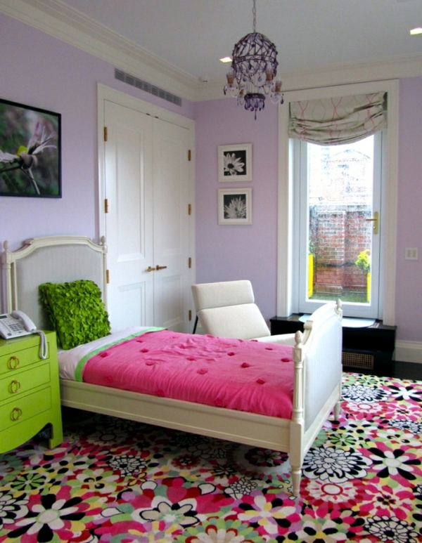 tapis-multicolore-chambre-à-coucher-colorée-et-belle
