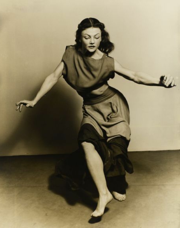 tenue-de-danse-moderne-une-des-premières-danseuses-modernes