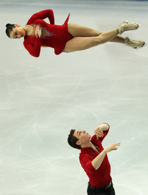 tenue-de-patinage-artistique-en-rouge