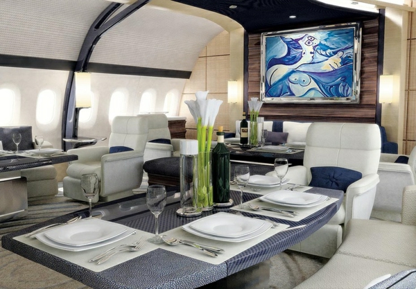 0-jet-privé-salon-salle-de-séjour-avion-de-luxe-fleurs-table