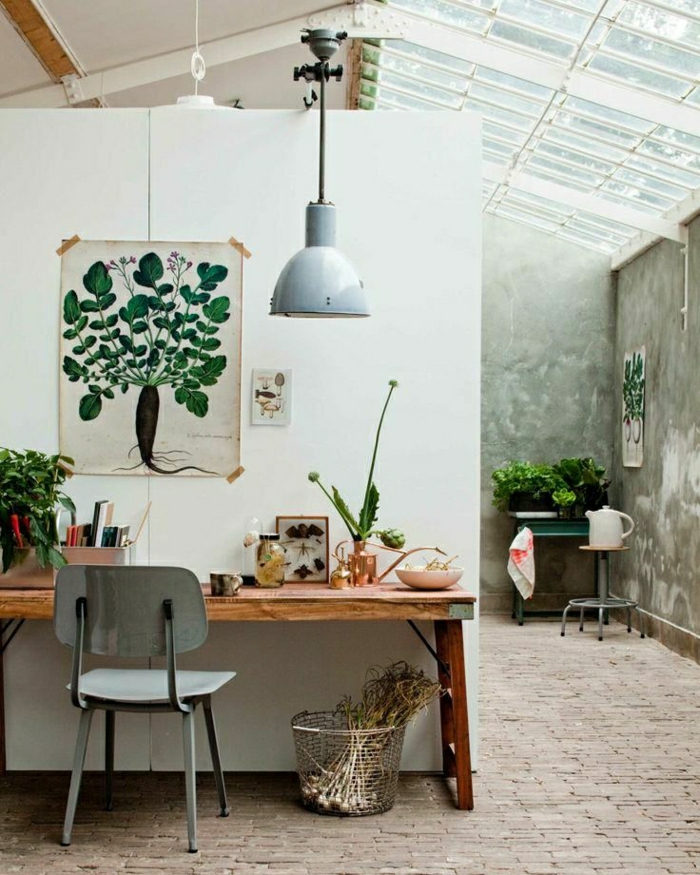 1-ateliers-et-lofts-plafond-en-verre-coin-de-travail-plantes-vertes-salon-plein-de-lumière