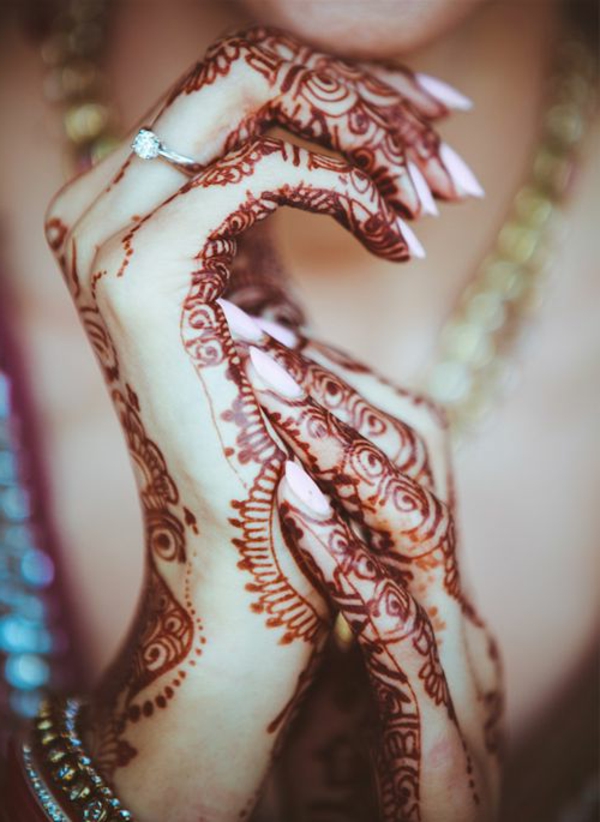 henné-main-anneau-cristaux-accessoires