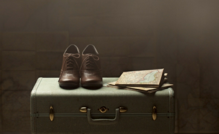 Decoration-chambre-meuble-vintage-chaussures-plan-photo-art