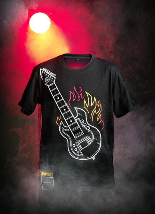 Le-cadeau-anniversaire-originale-geek-electronic-rock-guitar-shirt-smoke