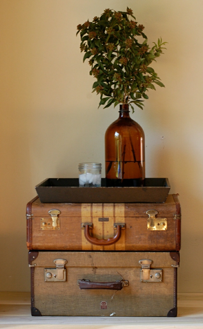 Idée Déco Avec Une Malle Ancienne 60 idées avec la valise vintage