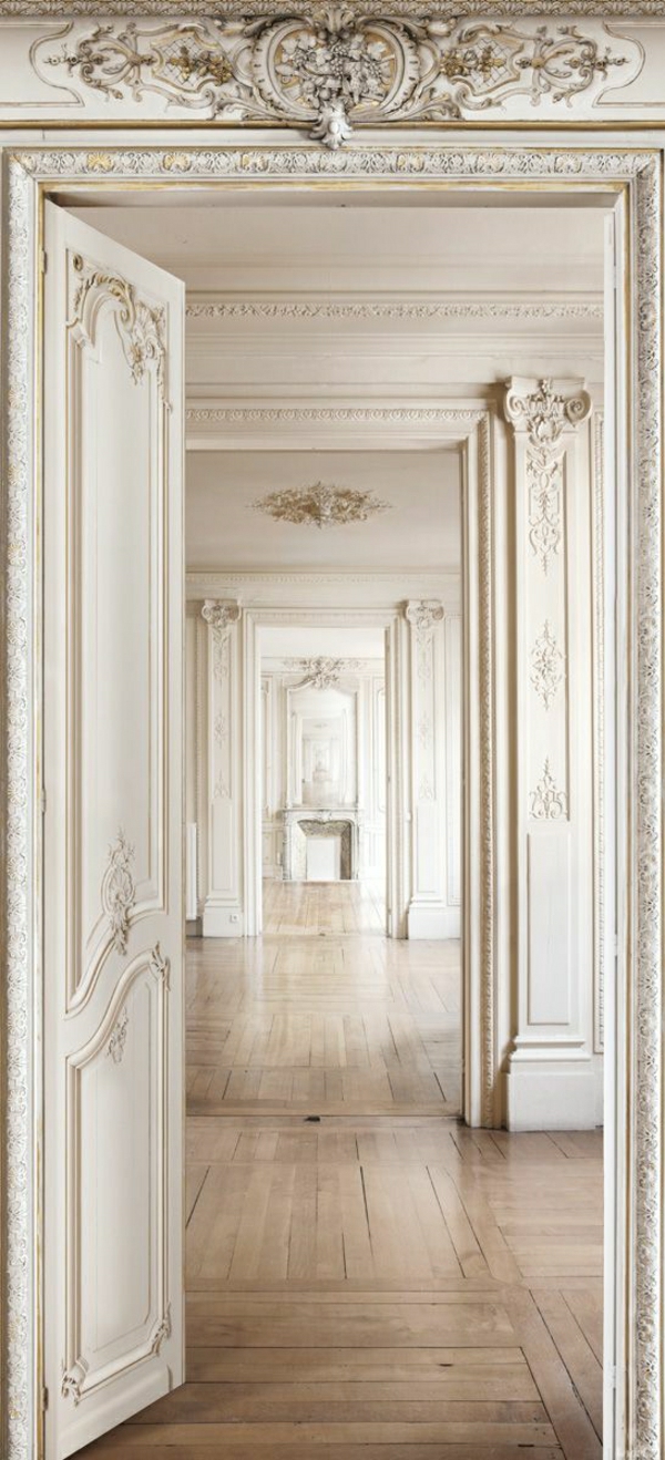 architecture-classique-maison-intérieur-classique-blanc-ornament