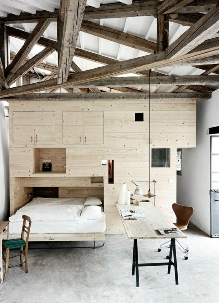 ateliers-et-lofts-plafond-haut-intérieur-en-bois-lit-suspendu-bureau de-travail