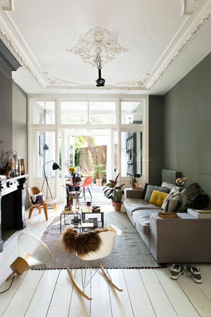 ateliers-et-lofts-sol-en-bois-parquet-beige-chaise-berçante-en-plastique-tapis-gris-canpé-mur-gris