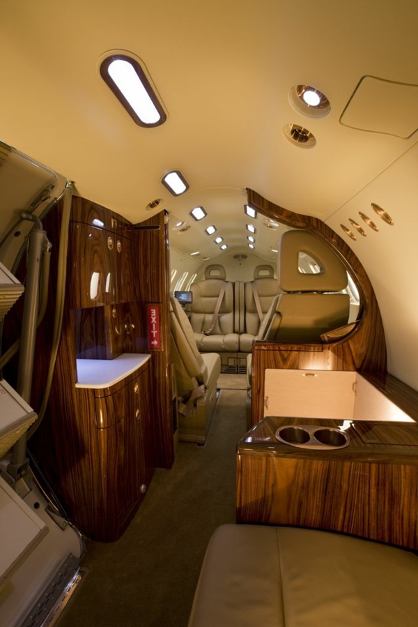 avion-privé-intérieur-luxe-en-cuir