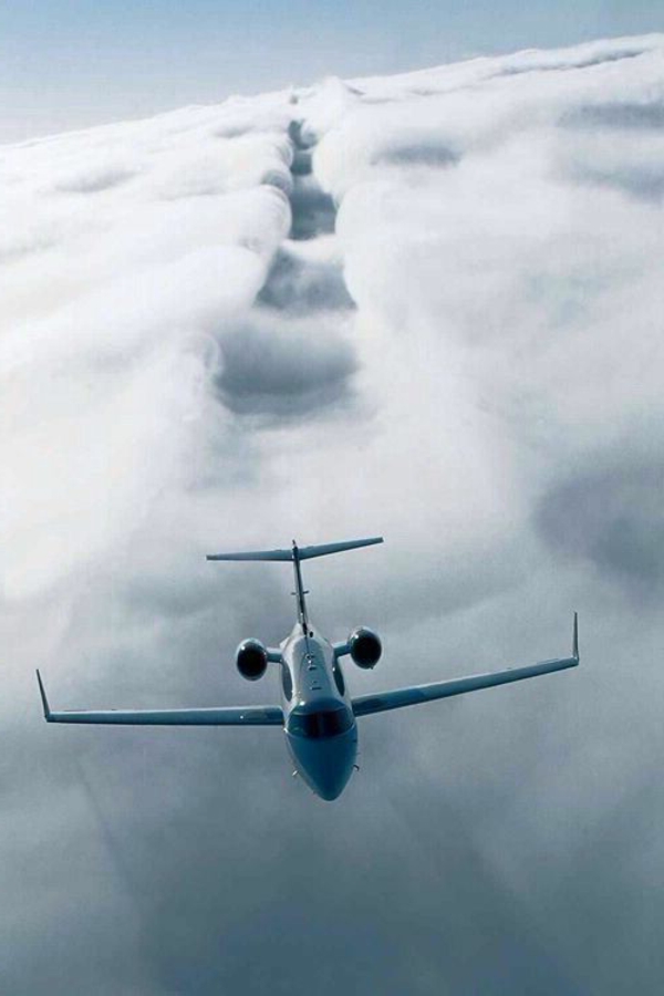 avion-privé-vol-dans-les-nuages