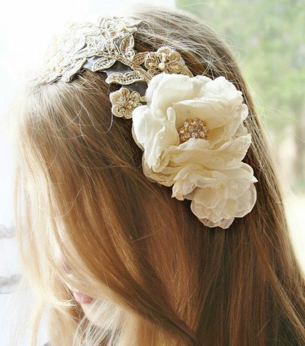 bijou-de-cheveux-idée-créative-cheveux-avec-fleurs-couronne-de-fleurs