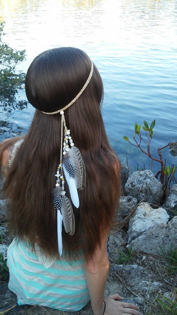 bijoux-de-cheveux-brunette-fille-accessoire-de-cheveux-fille-au-bord-du-lac