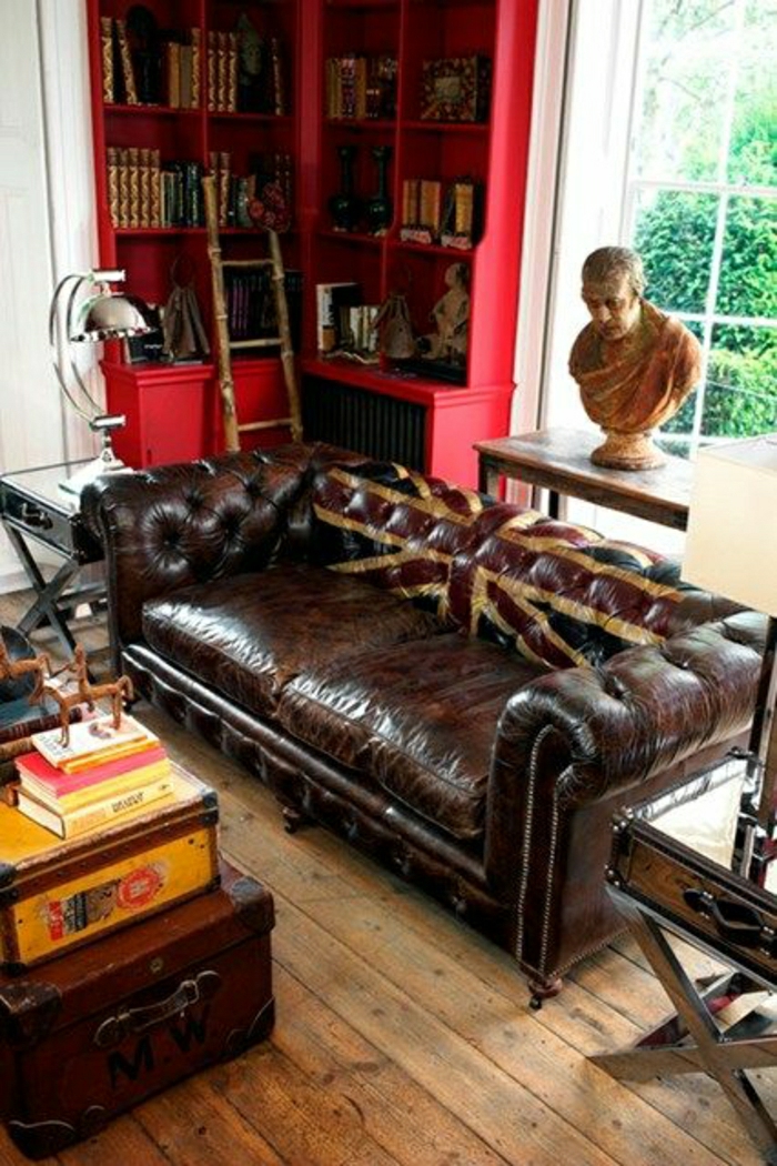 canapé-en-cuir-de-couleur-fenetre-sclupture-sol-plancher-table-valise-meubles
