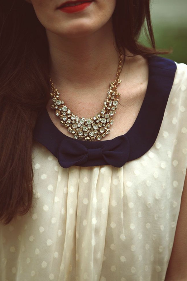 collier-plastron-bijoux-magnifiques-et-doux