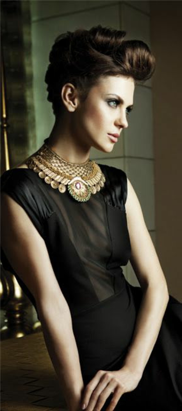 collier-plastron-bijoux-modernes-à-inspiration-ethnique