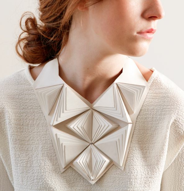 collier-plastron-collier-origami-blanc