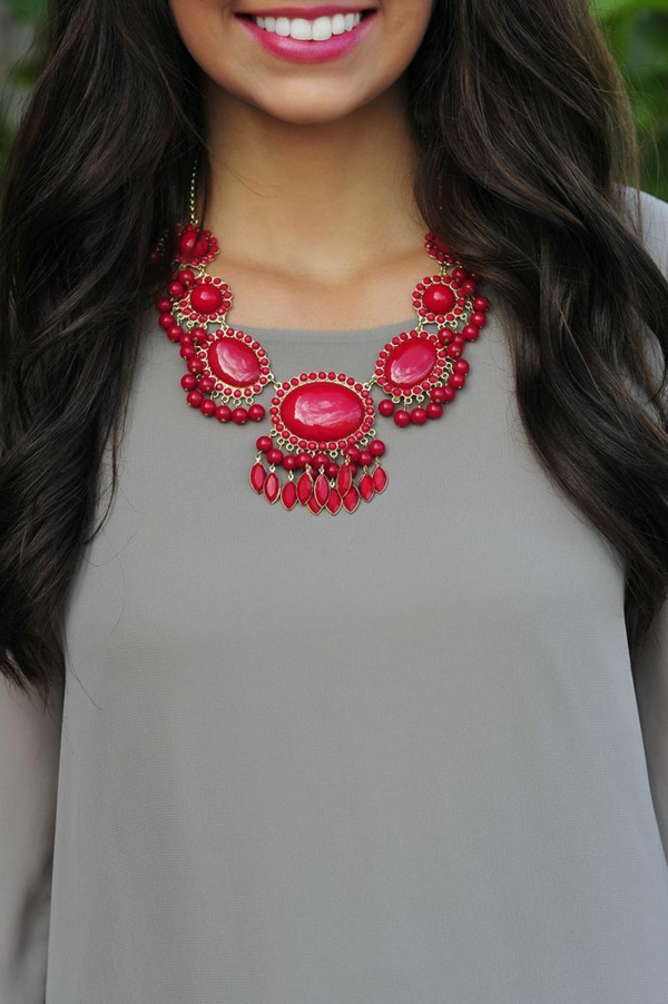 collier-plastron-un-ethno-style-en-rouge