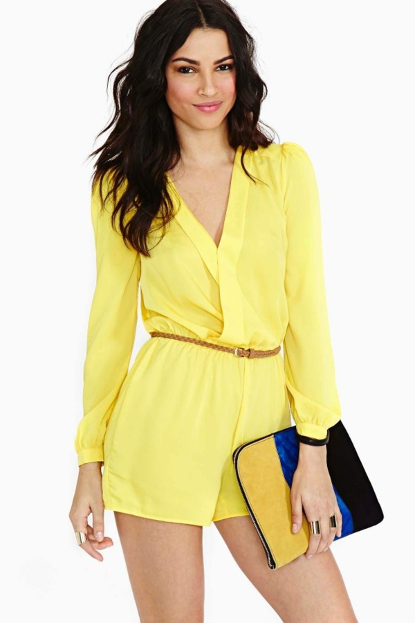 combishort-jaune-mode-femme-petite-ceinture-moderne-bijou