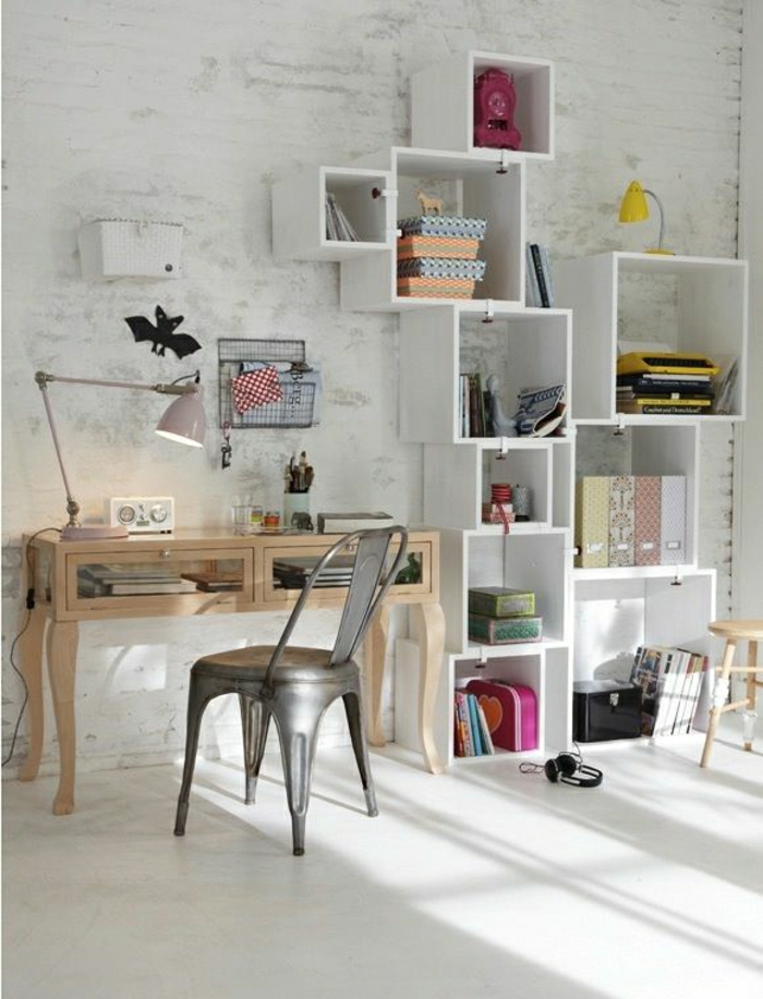 cube-de-rangement-blanc-déco-idée-aménagement-meuble-en-bois-d-appoint-bureau-de-travail