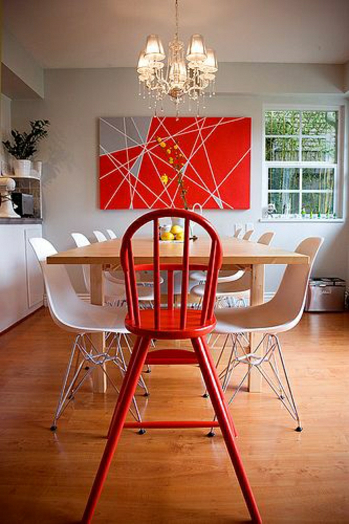 cuisine-salle-de-séjour-chaises-plastiques-blanches-rouges-deco-blanc-rouge