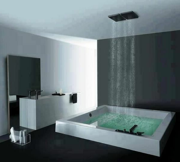 douche-pluie-salle-de-bains-en-noir-et-blanc