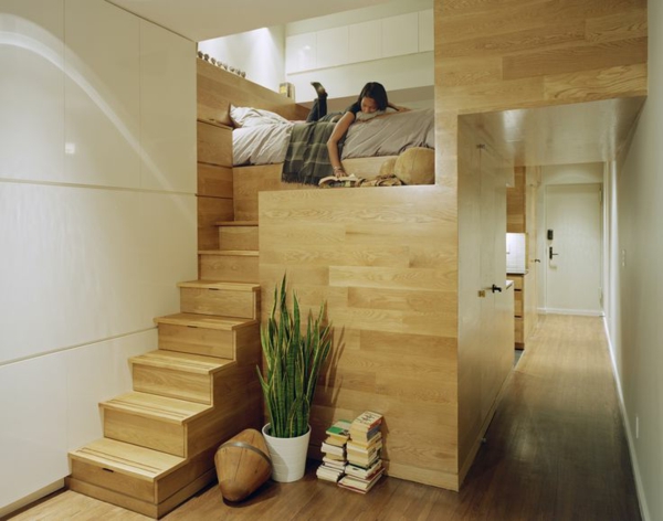 escalier-pour-mezzanine-menant-vers-un-lit-surélevé