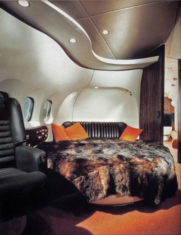intérieur-jet-privé-avion-luxe-couverture-de-lit-en-cuir