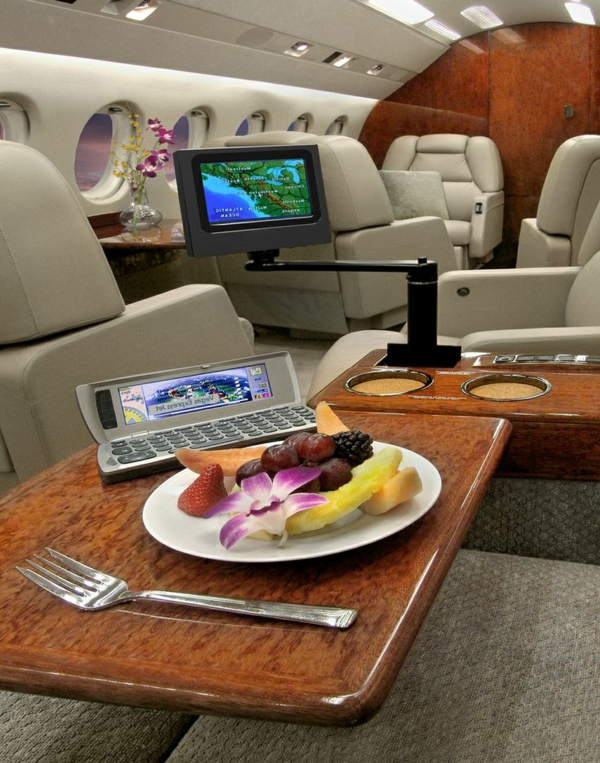 jet-fly-vente-pri-intérieur-luxe-déjeuner