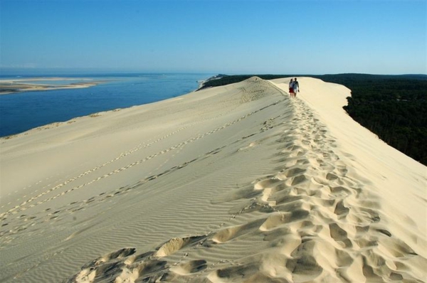 la-dune-du-pilat-marchers-sur-la-crête-de-la-dune-france-activité