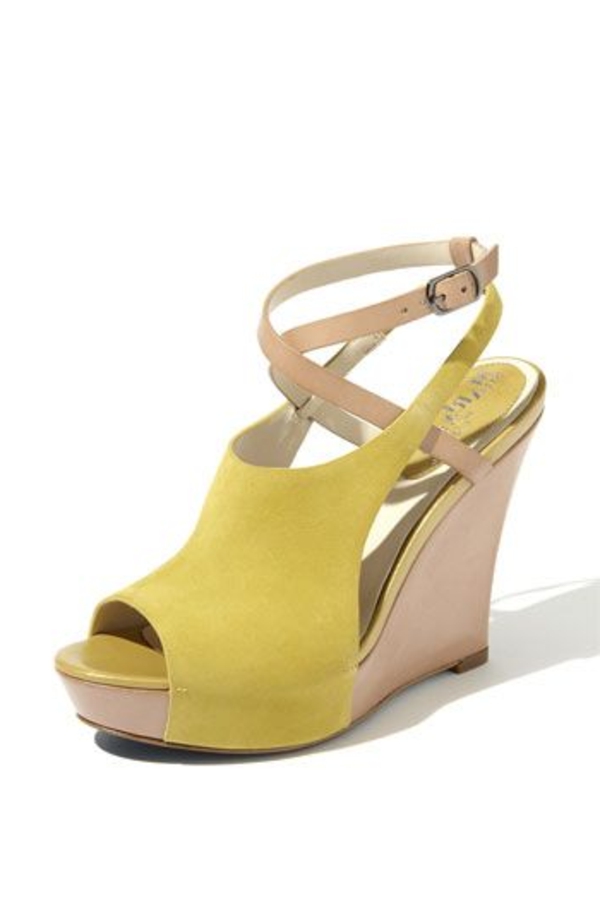 les-sandales-compensées-jaune-beige-mode-femme