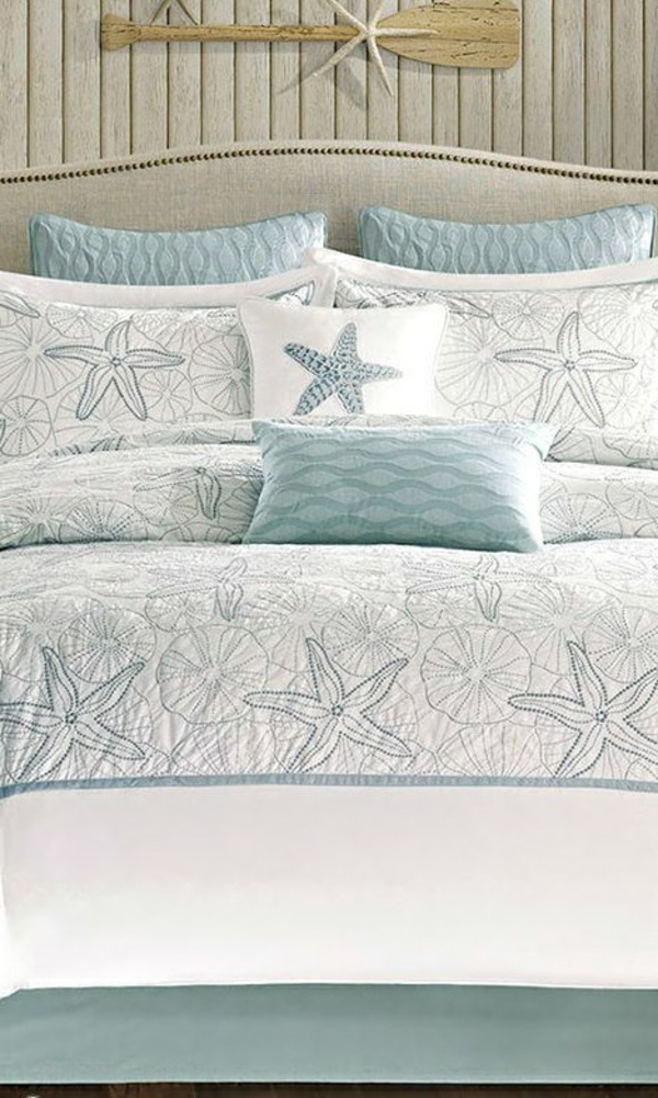 lits-couvre-jeté-lit-coussins-pièce-à-coucher-bleu-mer