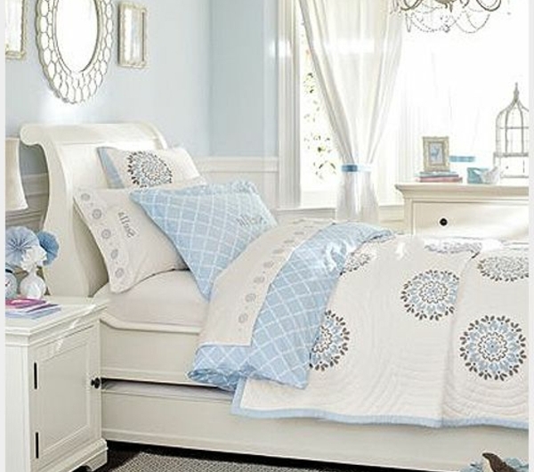 lits-couvre-jeté-lit-coussins-pièce-à-coucher-tapis