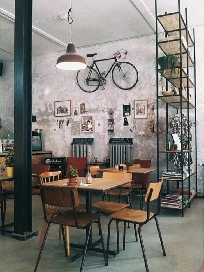 loft-moderne-meuble-industriel-vélo-décoratif-déco-mural-salle-de-séjour