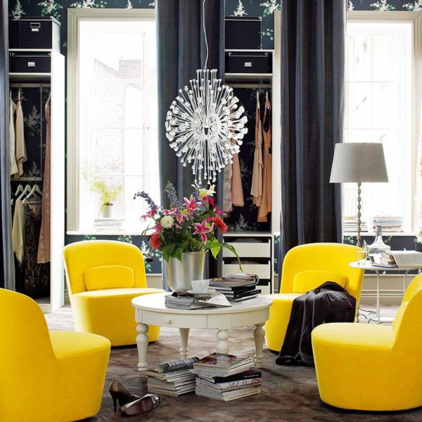 lustre-en-cristal-sofas-jaunes