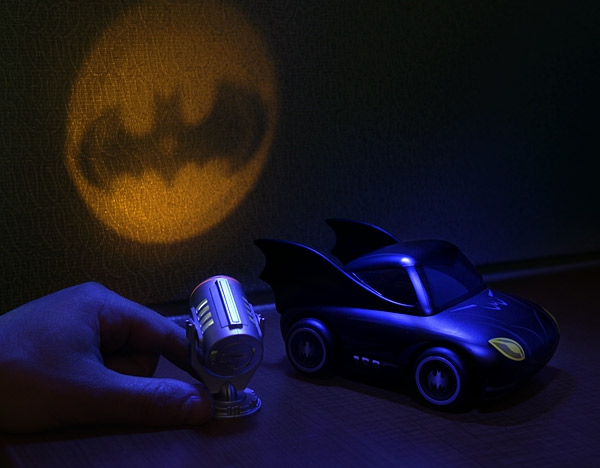 mini-batman-bat-signal-Fete-cadeau-geek-idee-originale