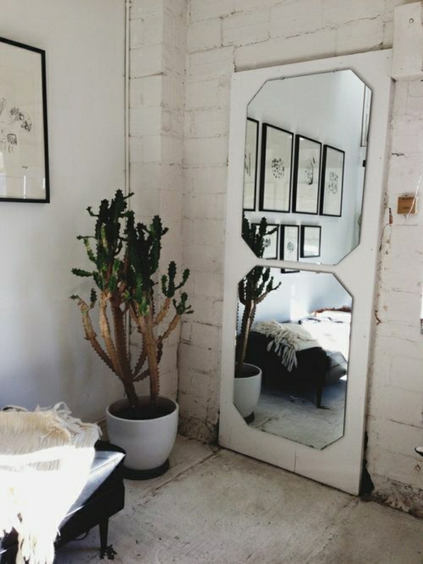 miroir-industriel-plantes-vertes-murs-blanc-peinture-aménagement-industriel