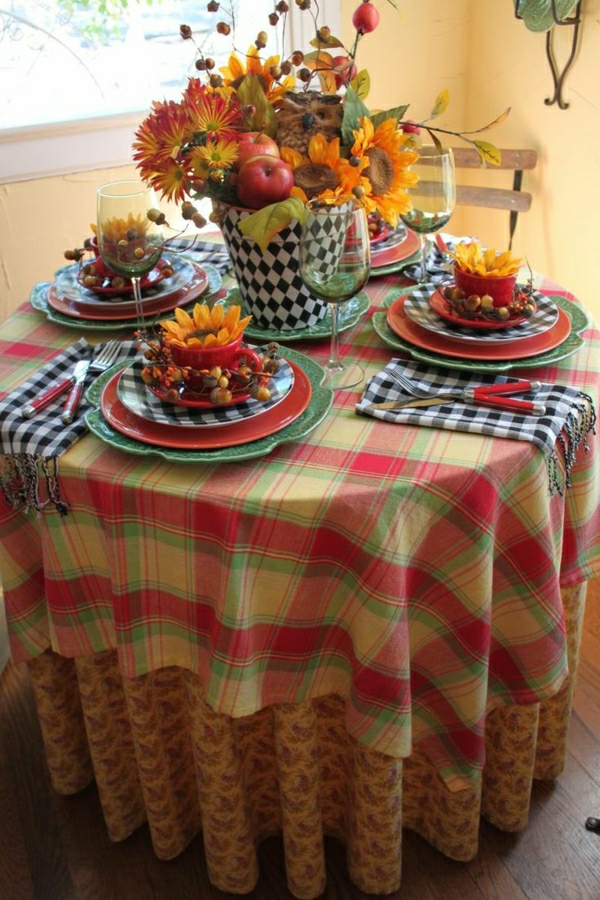 nappe-colorée-de-table-ronde-nappe-ronde-fleurs-décoration-de-table-serviette-aux-carreaux