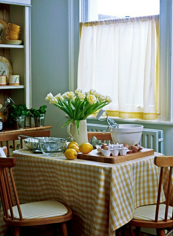nappe-de-table-aux-carreaux-jaune-blanc-fleurs-vertes-jaunes-citronniers