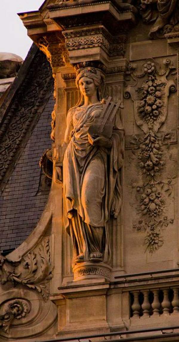ornament-architecture-classique-extérieur-sclupture-femme-figure