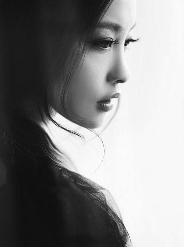 photographie-noir-et-blanc-portrait-femme-aziatique-belle