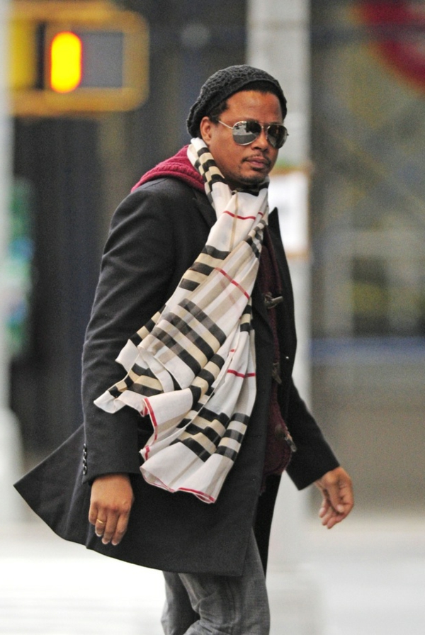 Terrence Howard wears a Burberry scarf while arriving at the Trump SoHo hotel in New York City