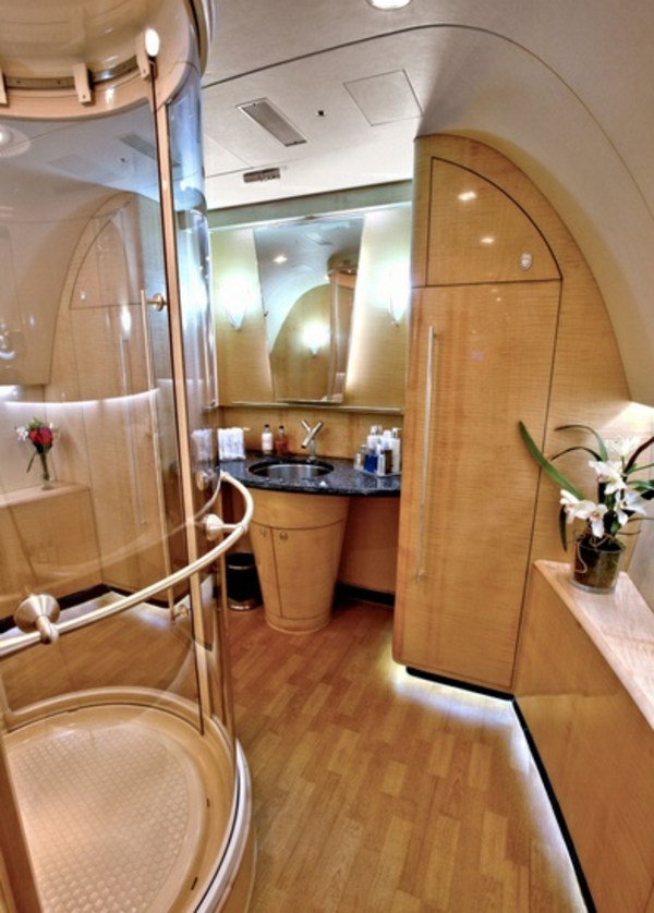 salle-de-bain-jet-privé-luxe-boeing