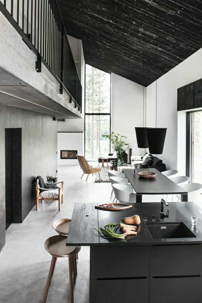 salon-atelier-espace-vaste-salle-de-séjour-cuisine-table-noir-plafond-sous-pente-atelier