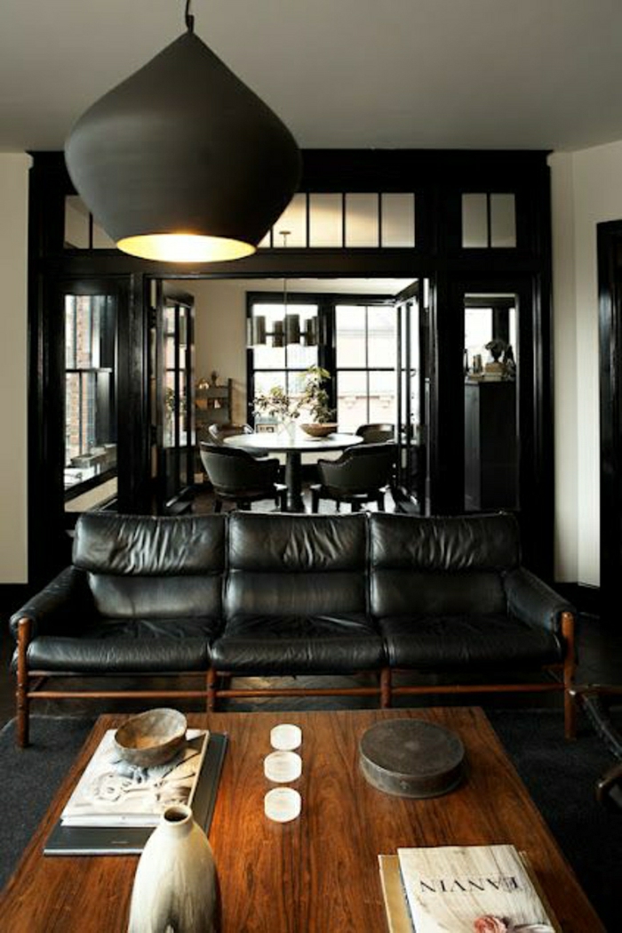 salon-cuir0noir-canapé-table-en-bois-lustre-noir-salon-tapis-noir-table