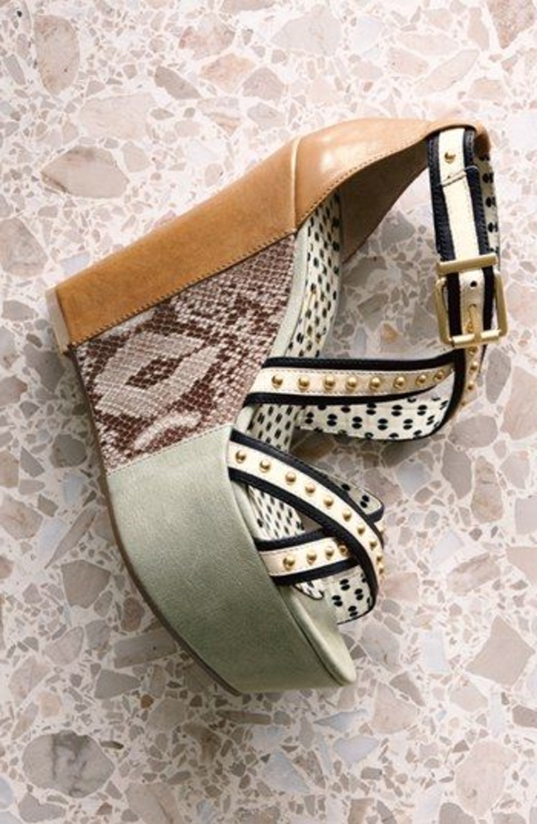 sandales-compensées-mode-gris-cuir-de-serpent