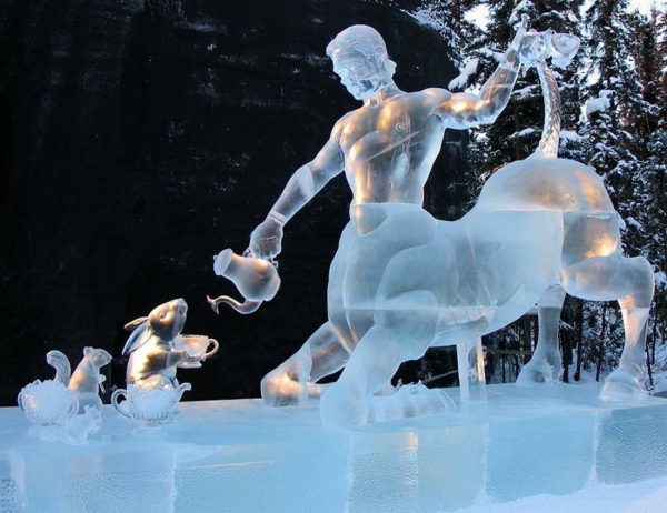 sculpture-de-glace-d'une-créature-mythique