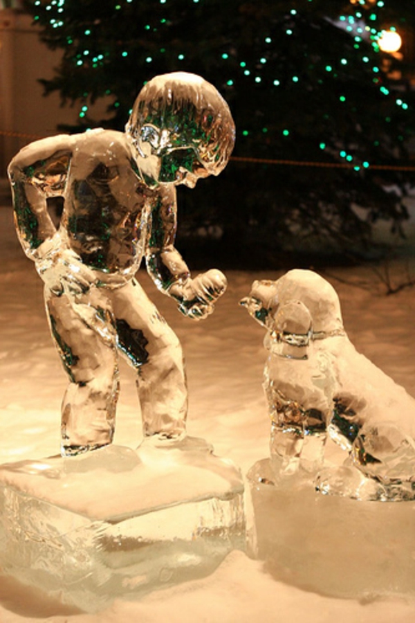 sculpture-de-glace-garçon-et-chien