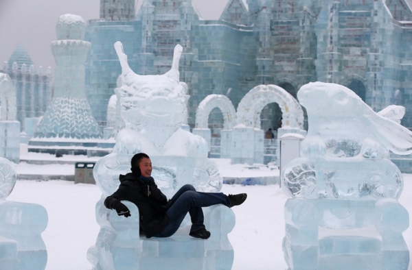 sculpture-de-glace-trône-extraordinaire